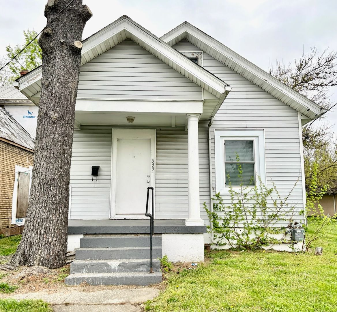 Louisville House: 655 S. 27th St