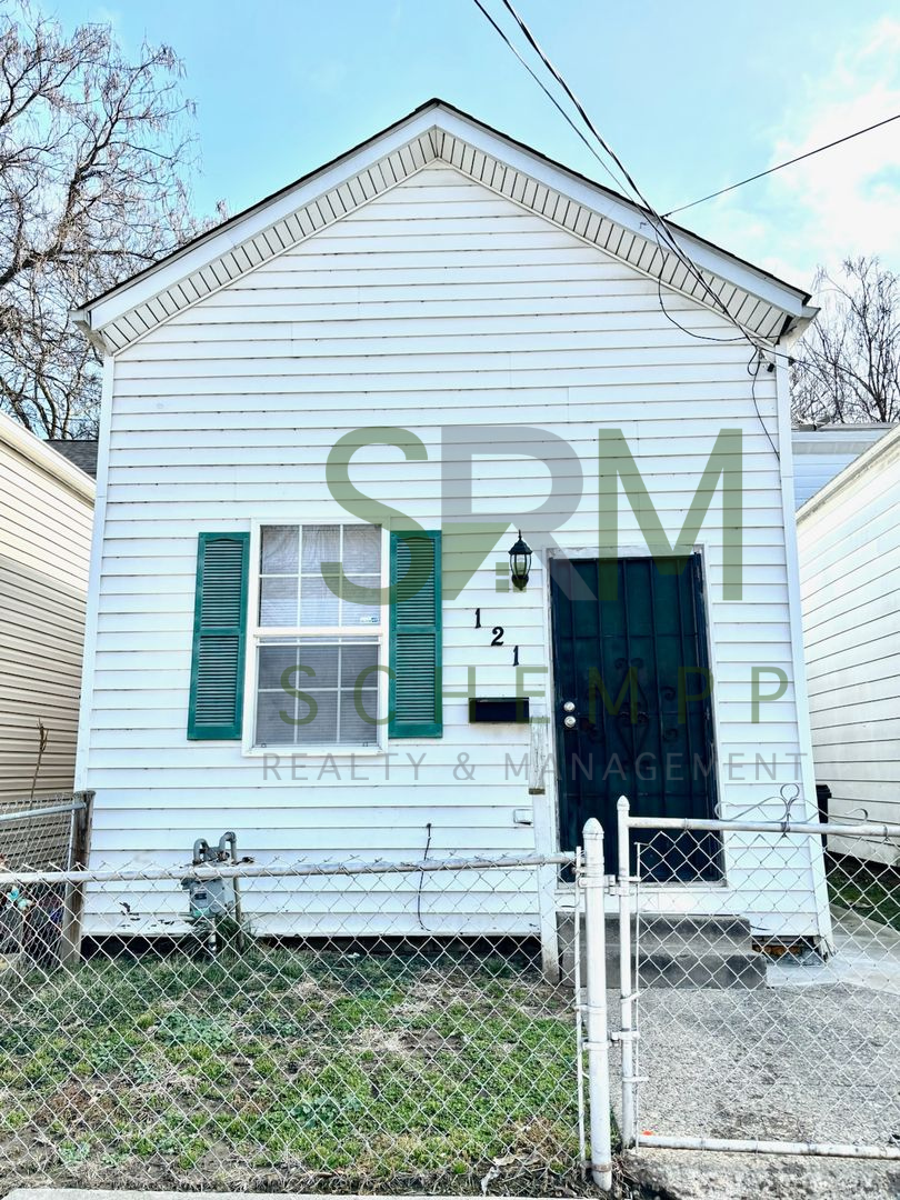 Louisville House: 121 N. 25th