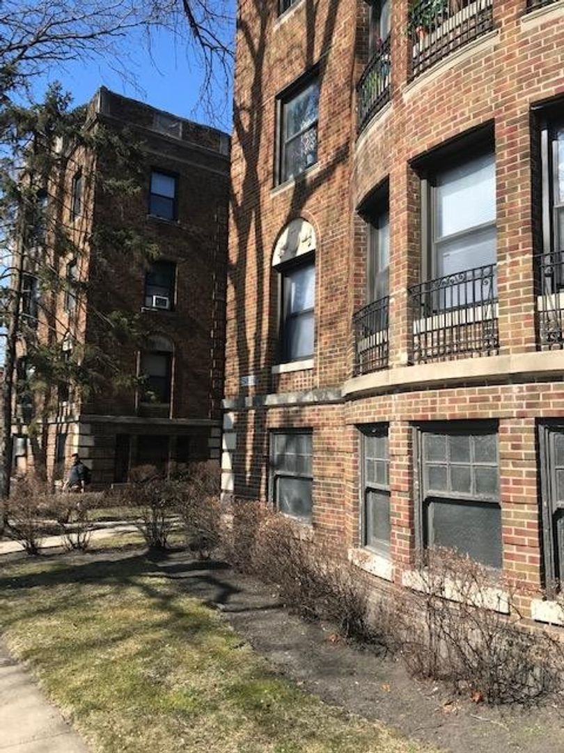 Chicago Apartment: 2554-68 W. Estes Ave.