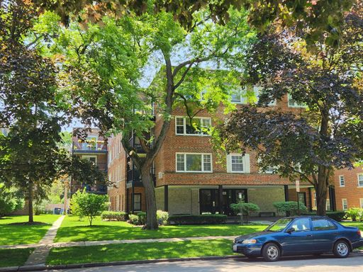 Beautiful Ground Floor Unit on Central Street – photo 1