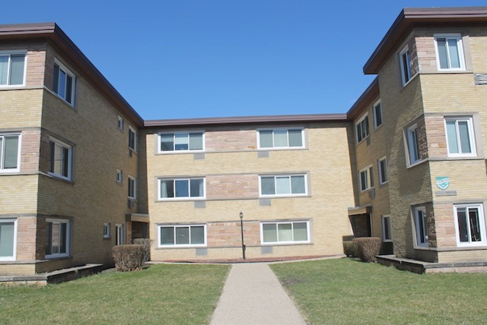 Evanston Apartment: 1507-25 Howard Street