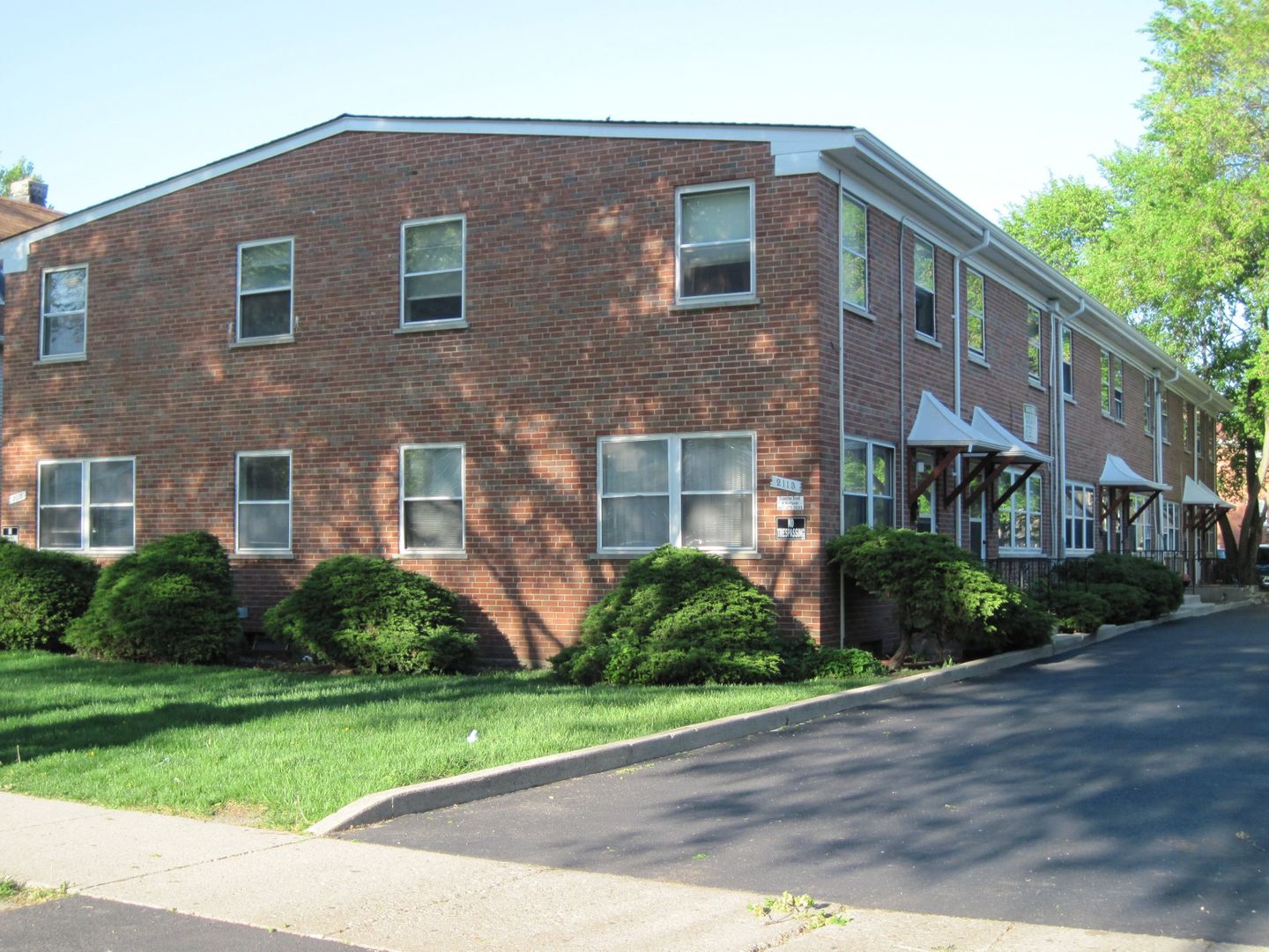 Evanston Apartment: 2113-15 Darrow Ave.