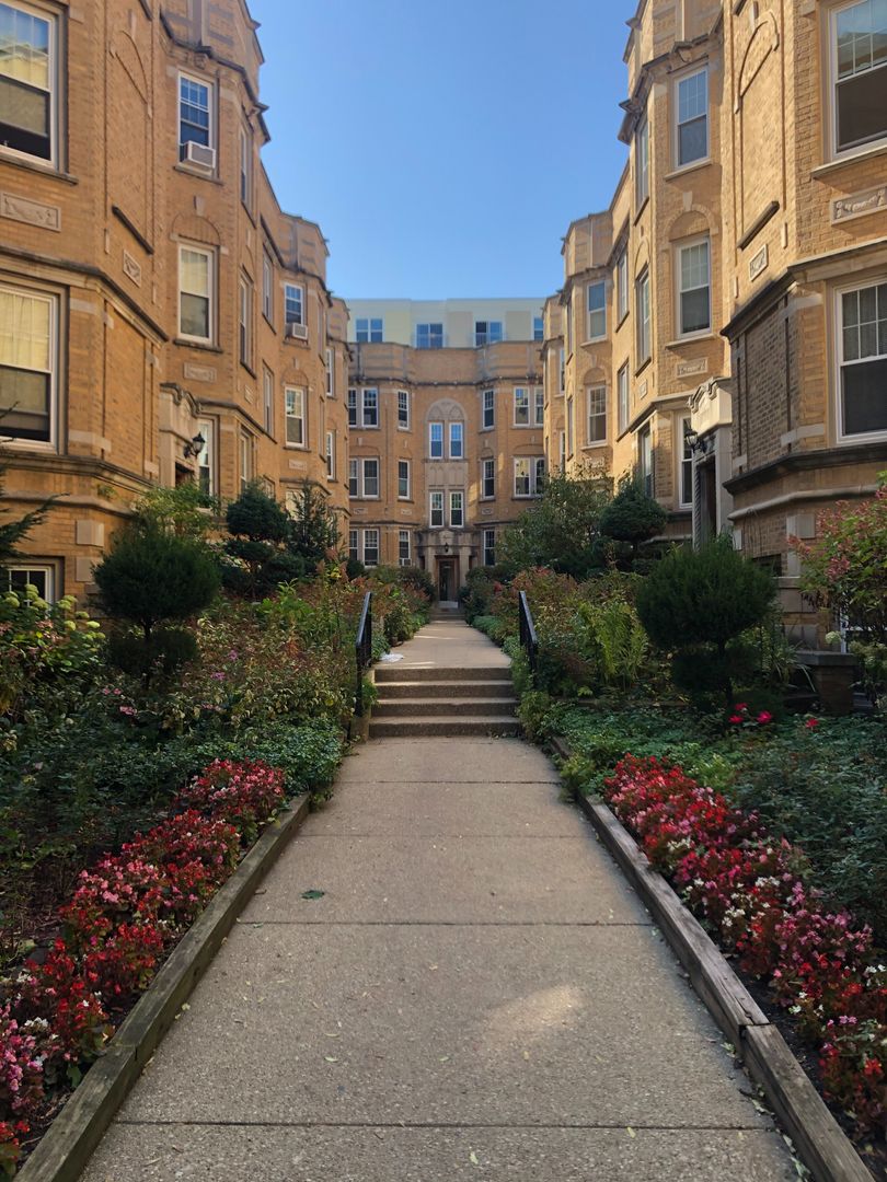 Evanston Apartment: 718-24 Hinman Ave