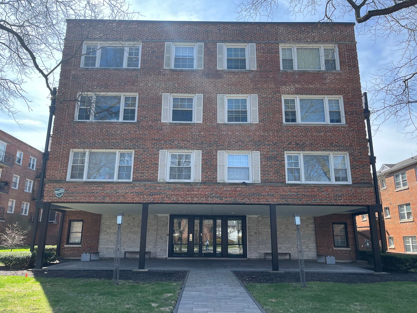 Evanston Apartment: 2620 Central St.