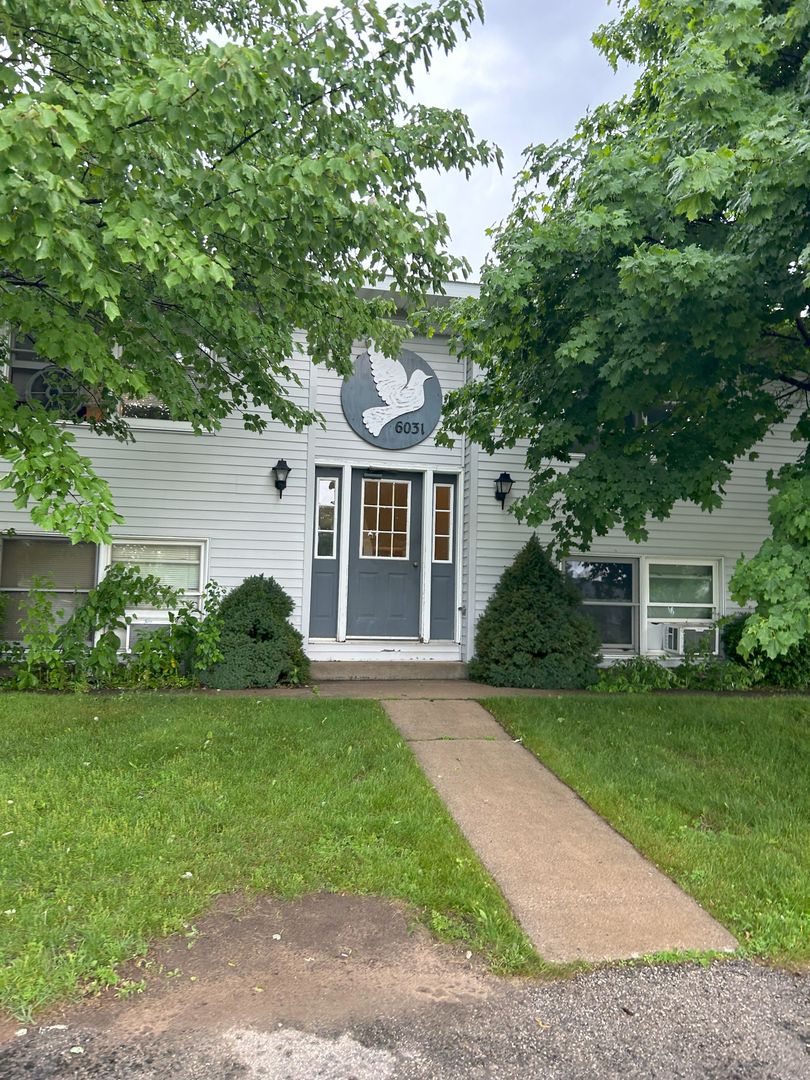 Traverse City Apartment: 6031 6033 6035 Barney Road