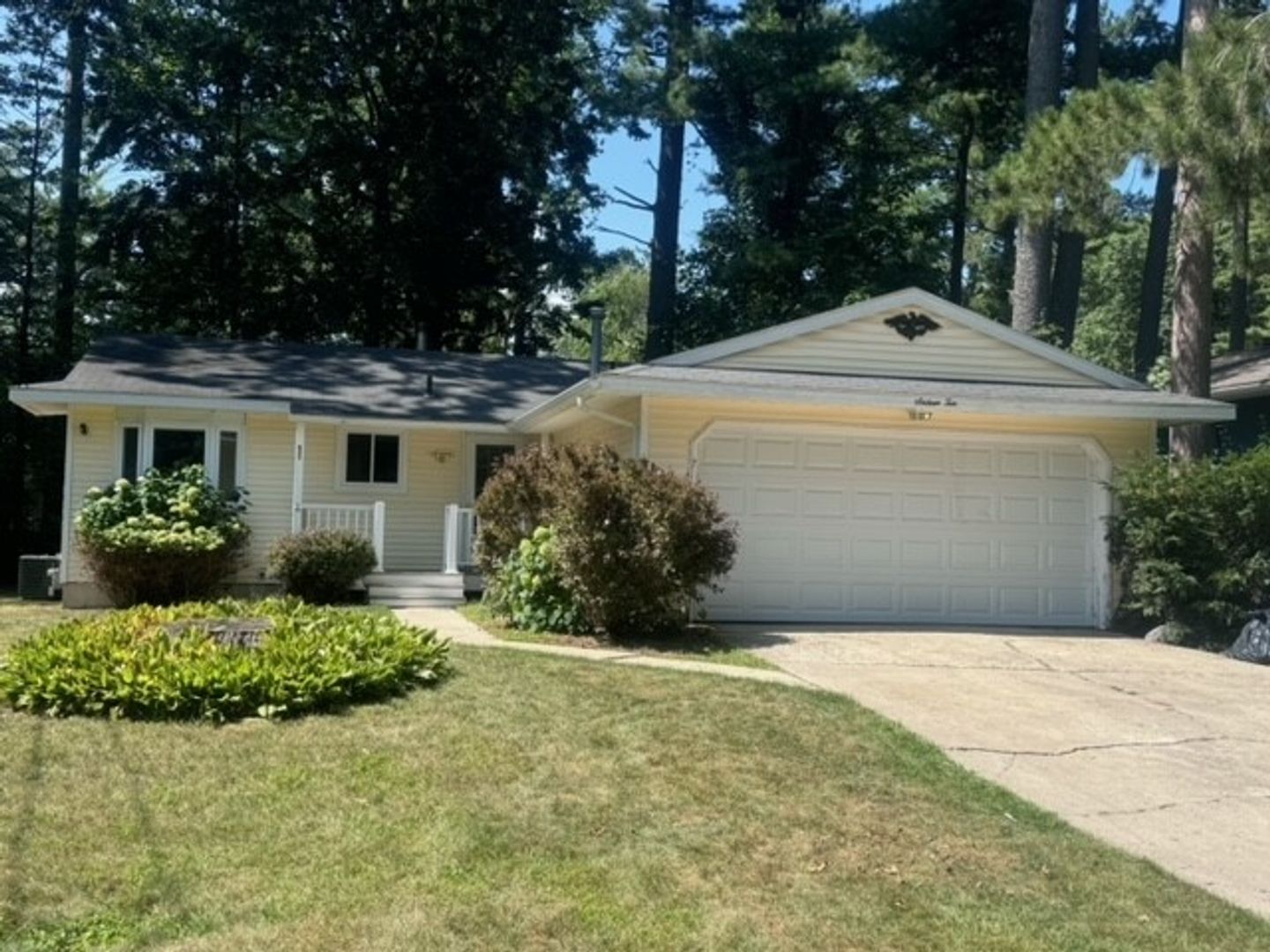 Traverse City House: 1610 Indian Woods Drive