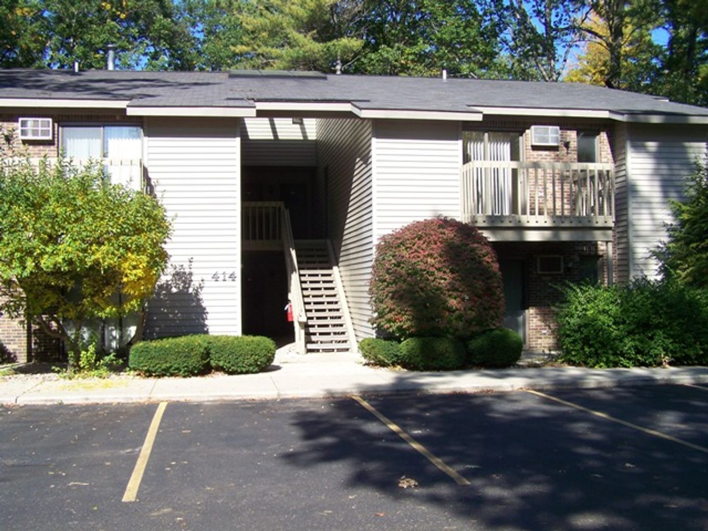 Traverse City Apartment: 414 417 426 Munson Place