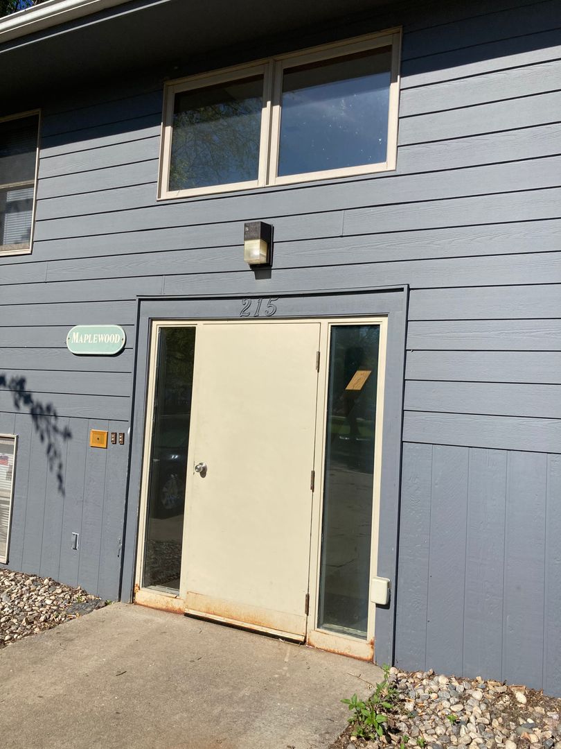 North Sioux City Apartment: 215 Louis Avenue