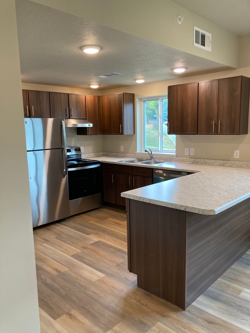 Sioux City Condo: 2606 Apache Court Suites 101-04, 201-04, 301-04