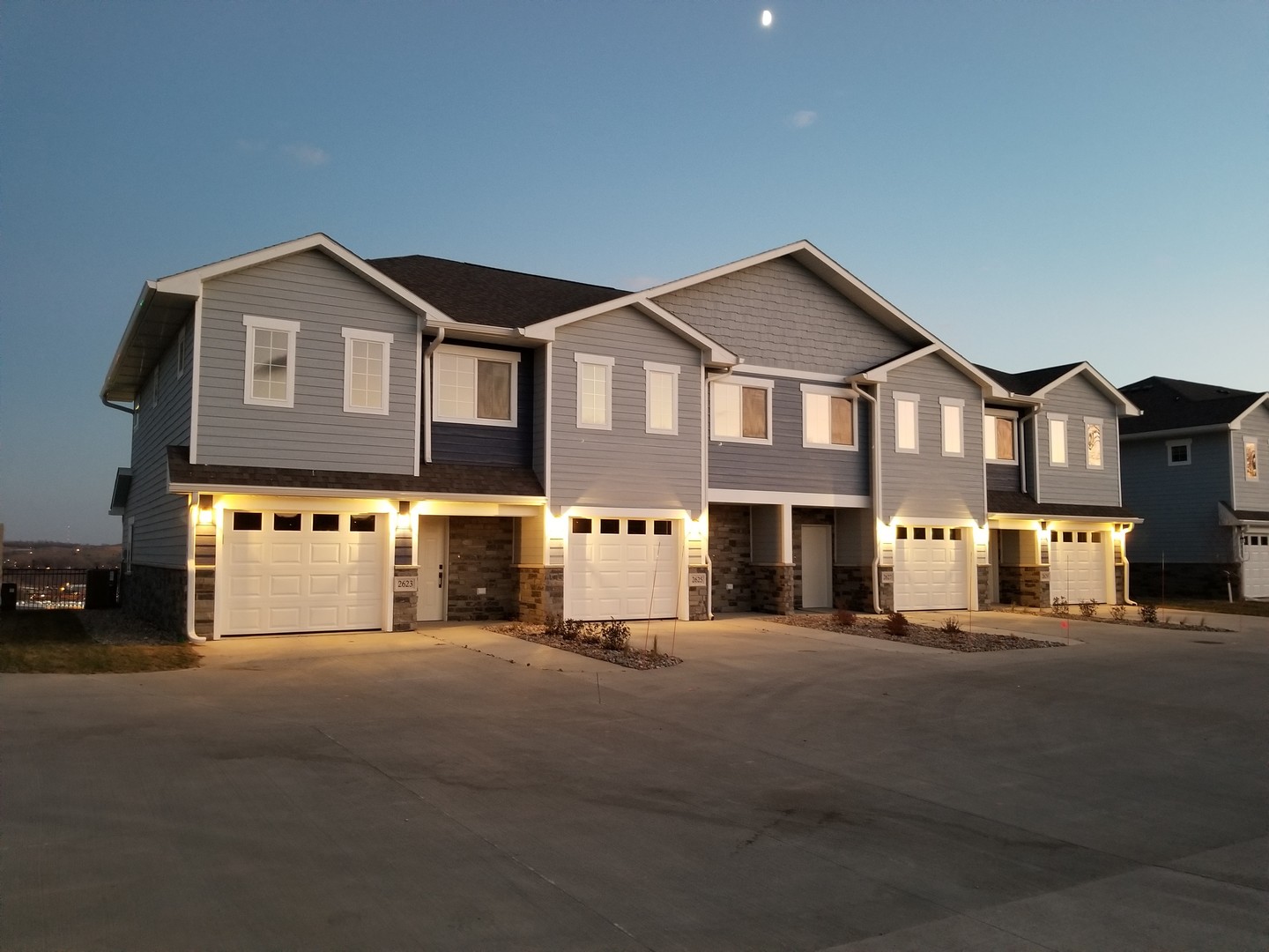 Sioux City Apartment: 2613 - 2639 Apache Court