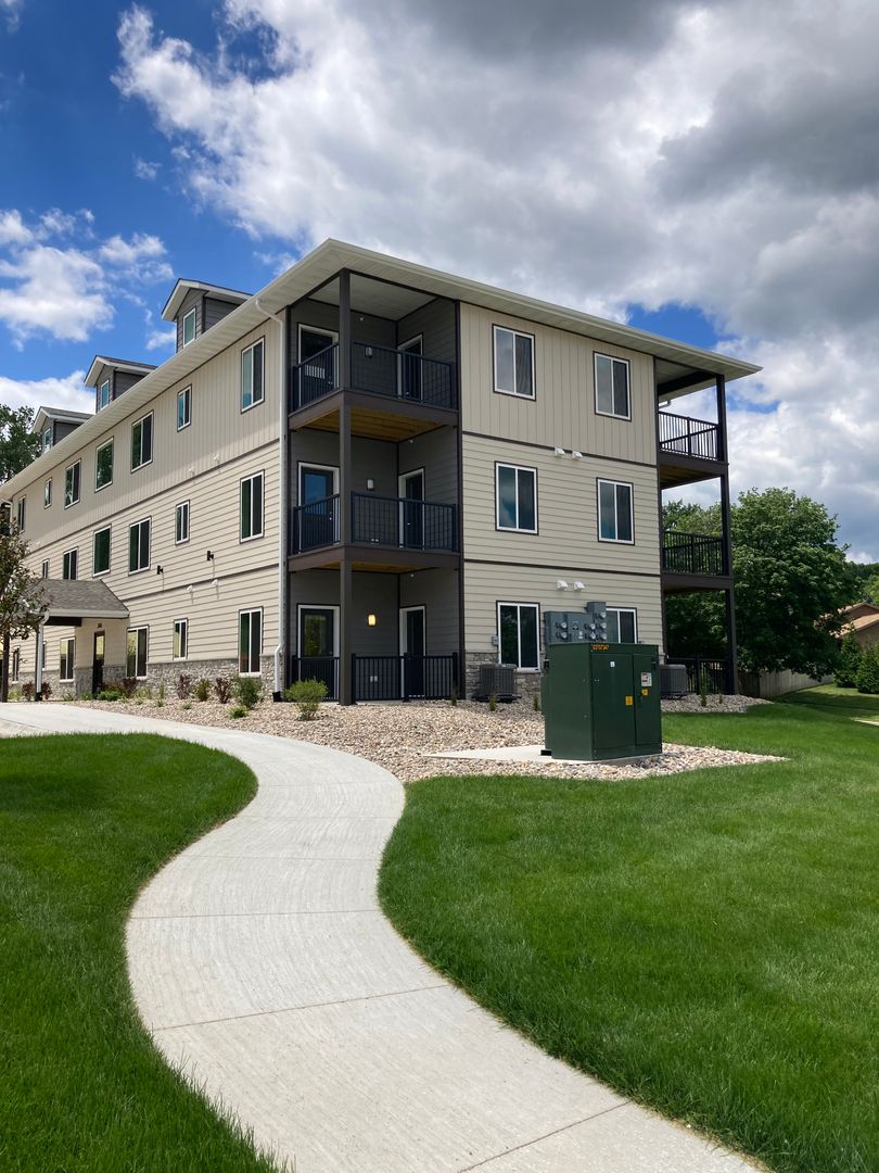 Sioux City Condo: 2606 Apache Court Suites 101-04, 201-04, 301-04