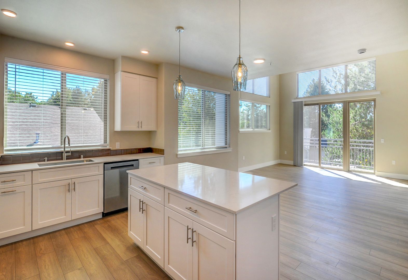 Kent Apartment: 10215 SE 248th St