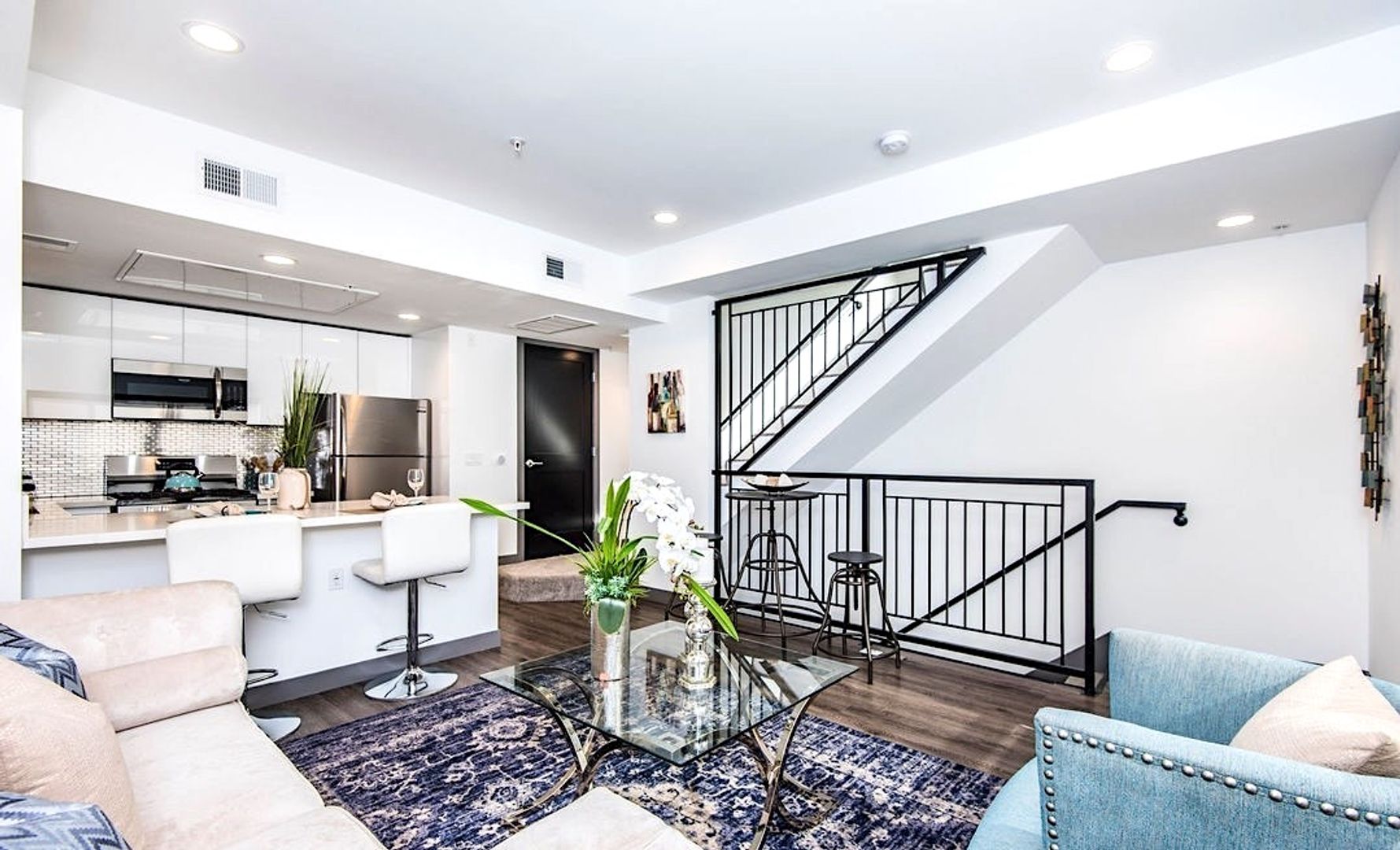 Los Angeles Apartment: 8748 Reading Ave