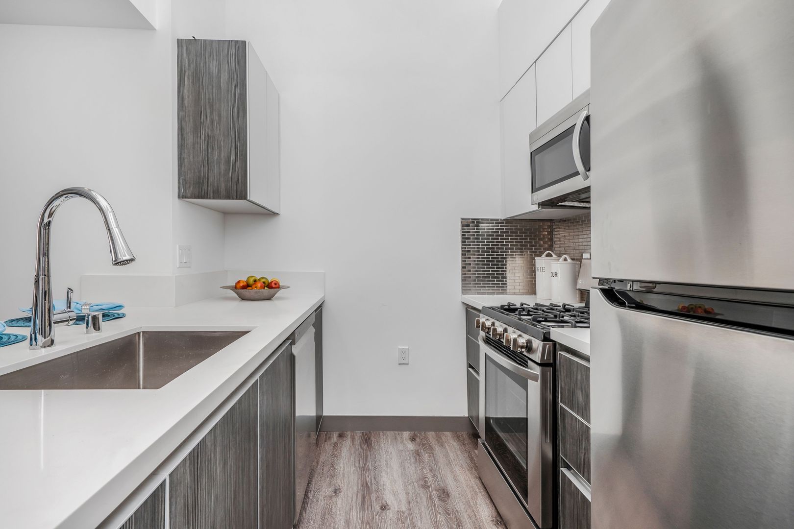 STG 5066 Romaine St 4 of 12