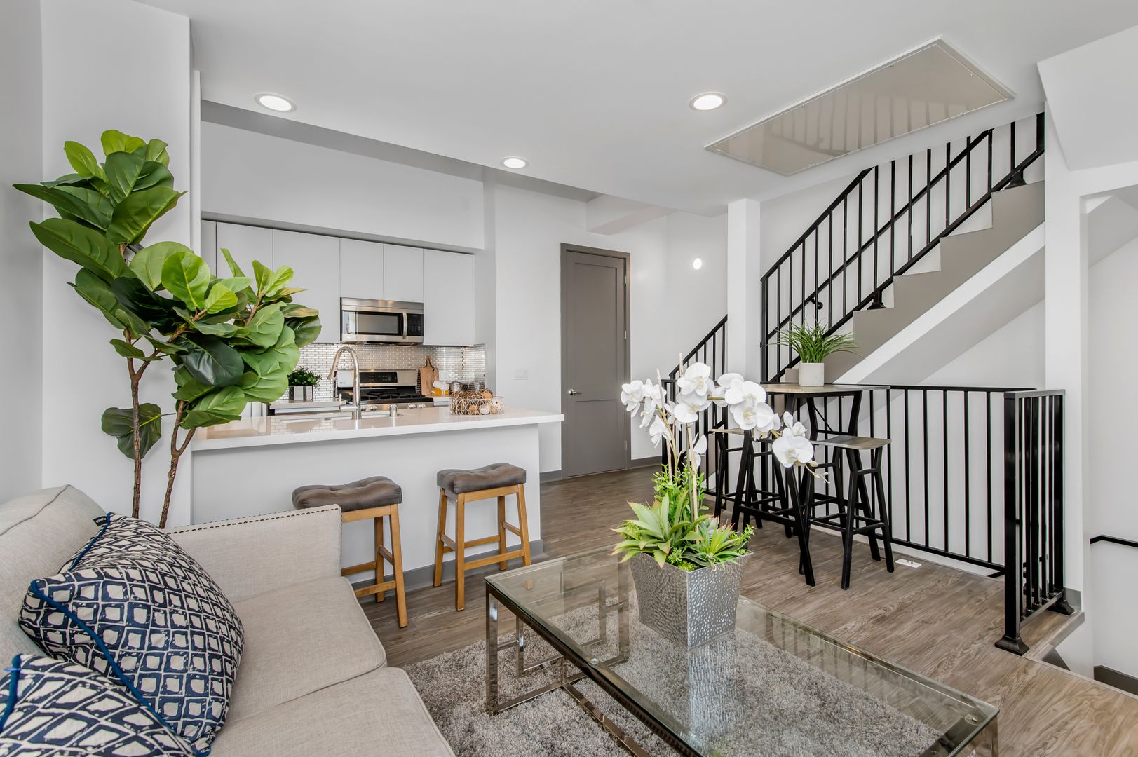 Los Angeles Apartment: 10757 Palms Blvd