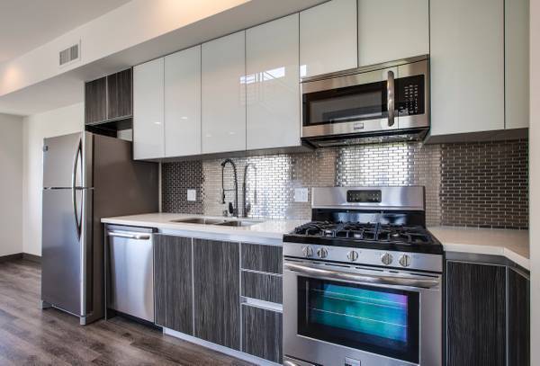Los Angeles Apartment: 545 N Kenmore Ave