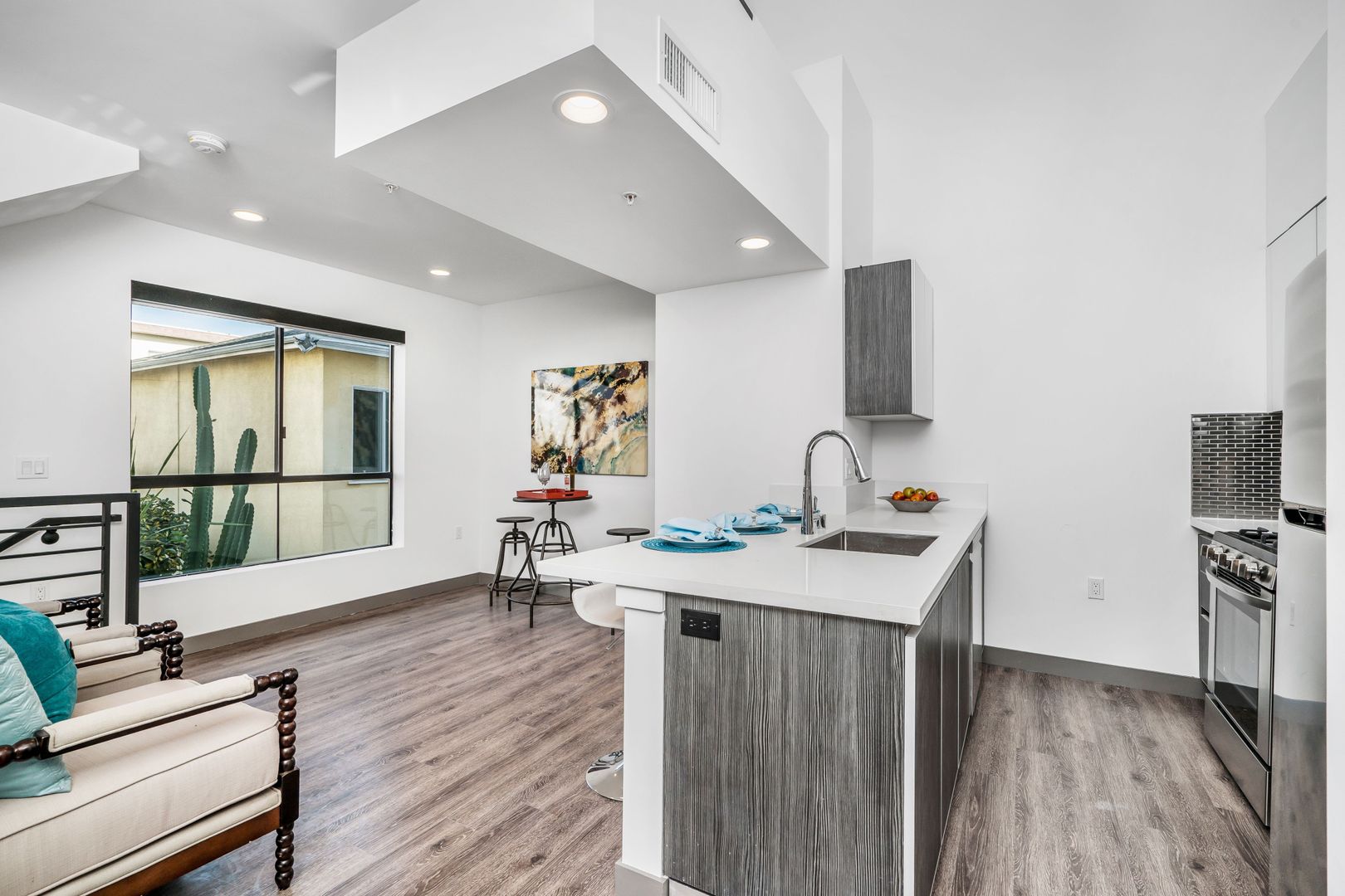 STG 5066 Romaine St 5 of 12