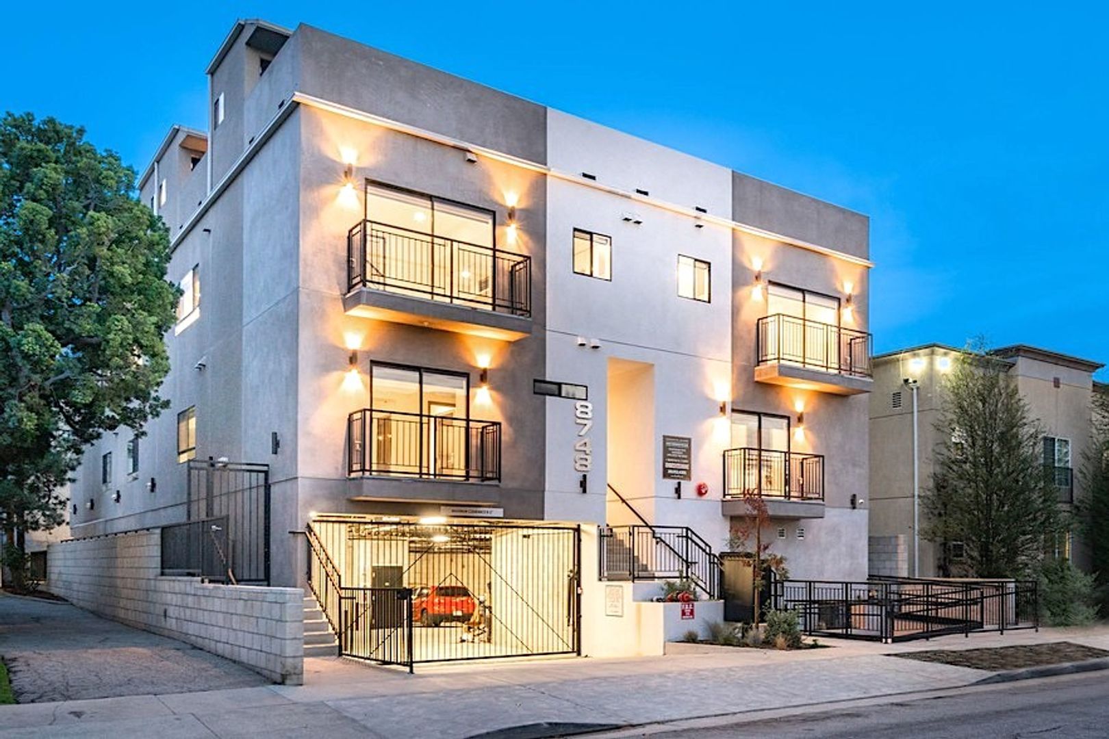Los Angeles Apartment: 8748 Reading Ave