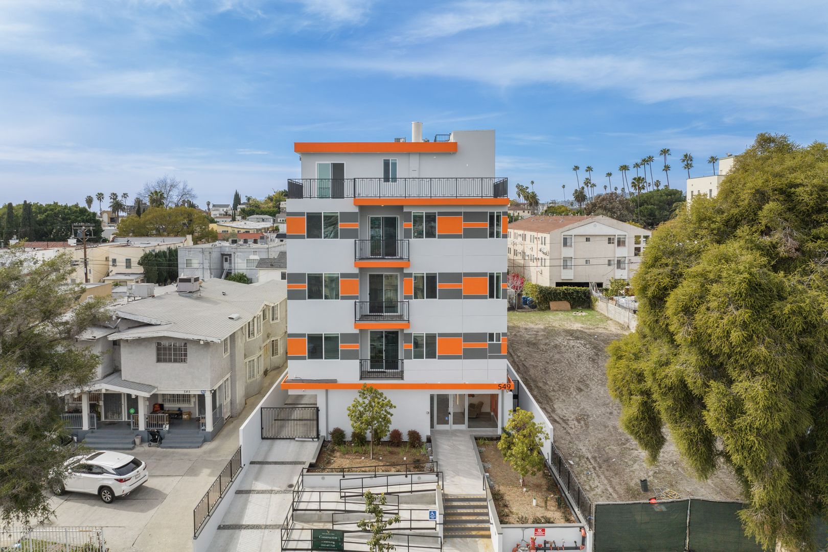 Los Angeles Apartment: 549 N Heliotrope Dr