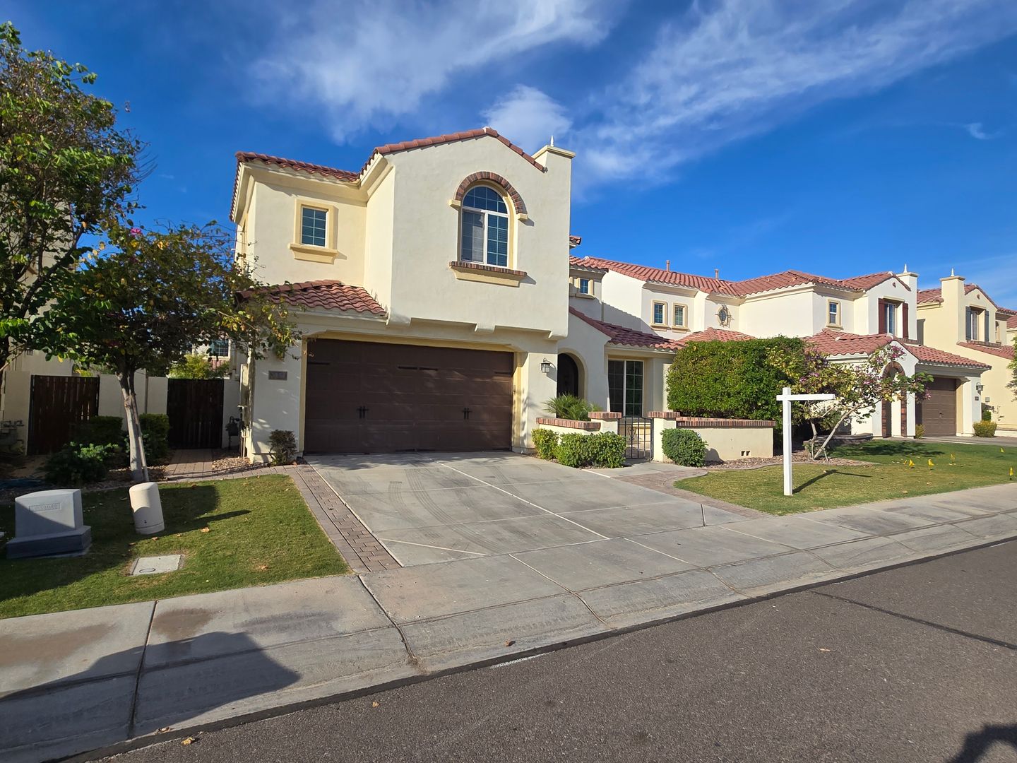 Chandler House: 2354 W Riverside St