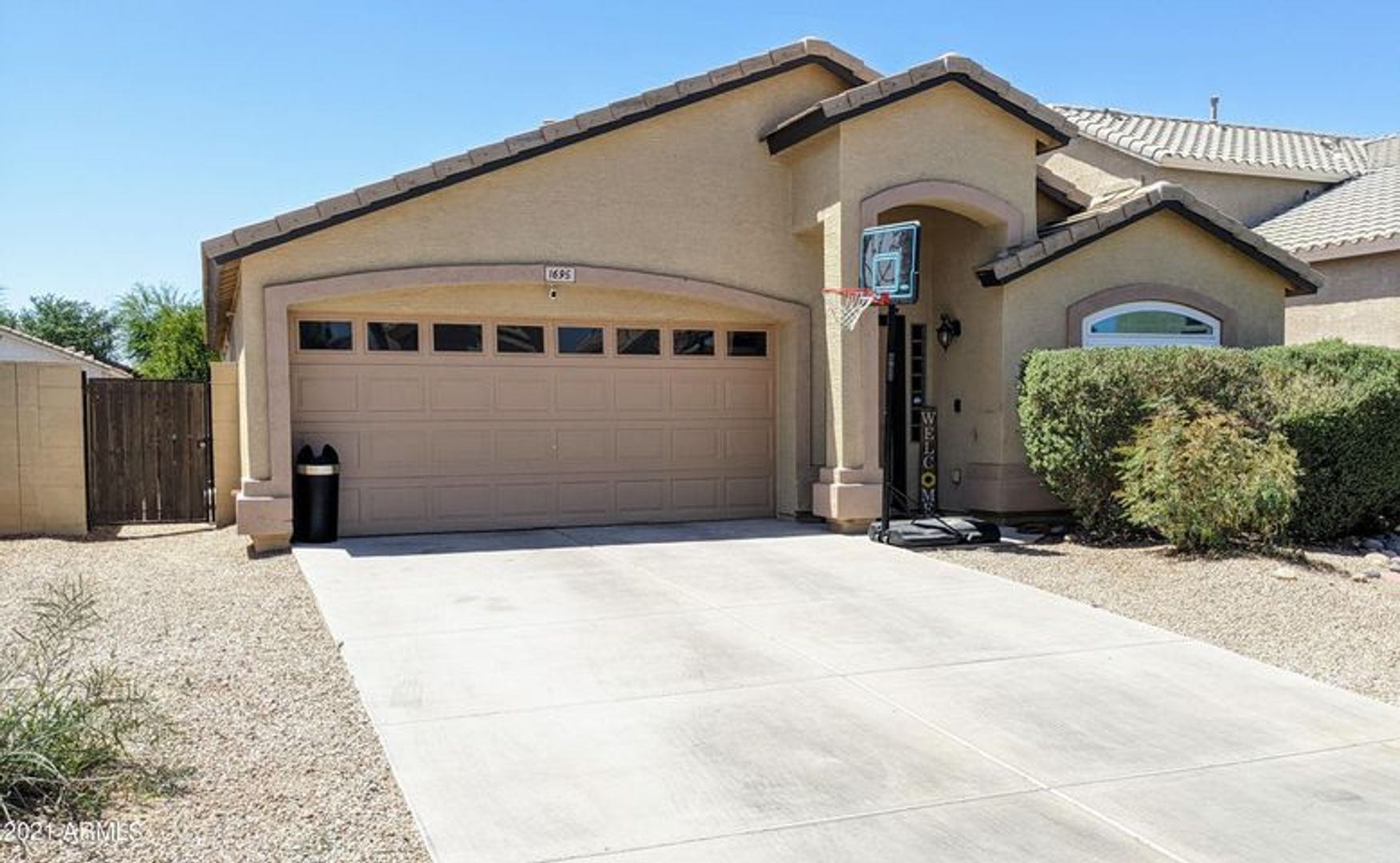 San Tan Valley House: 1695 E Daniella Dr