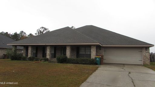 Over 3000sf - 4 Bedroom Home – photo 1