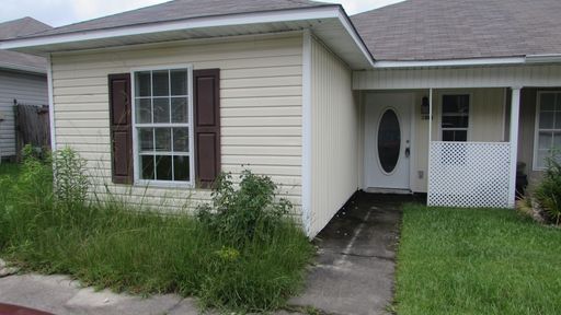 3 BEDROOM DUPLEX LOCATED IN D'IBERVILLE