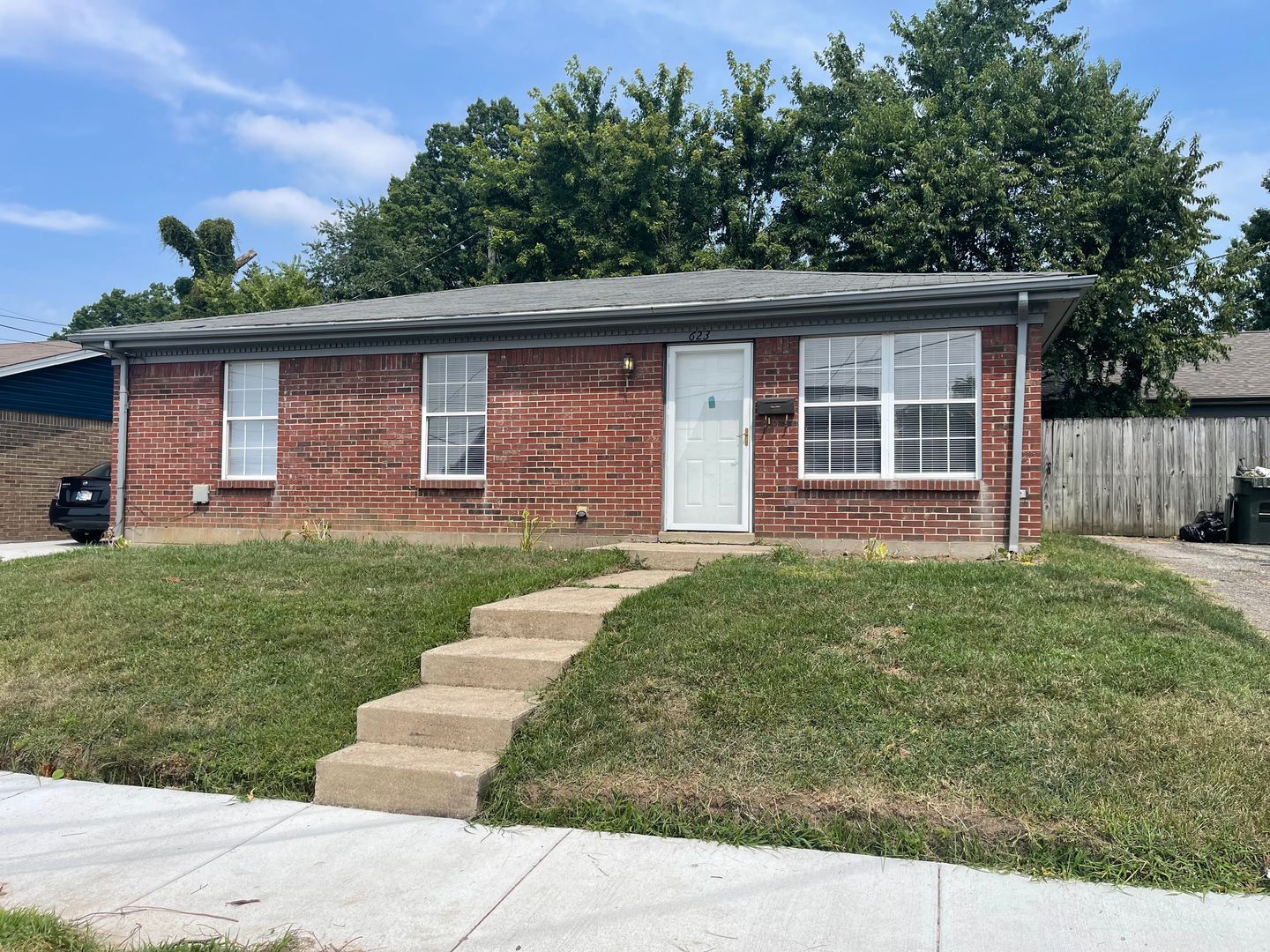 Jeffersonville House: 623 E. 7th St.