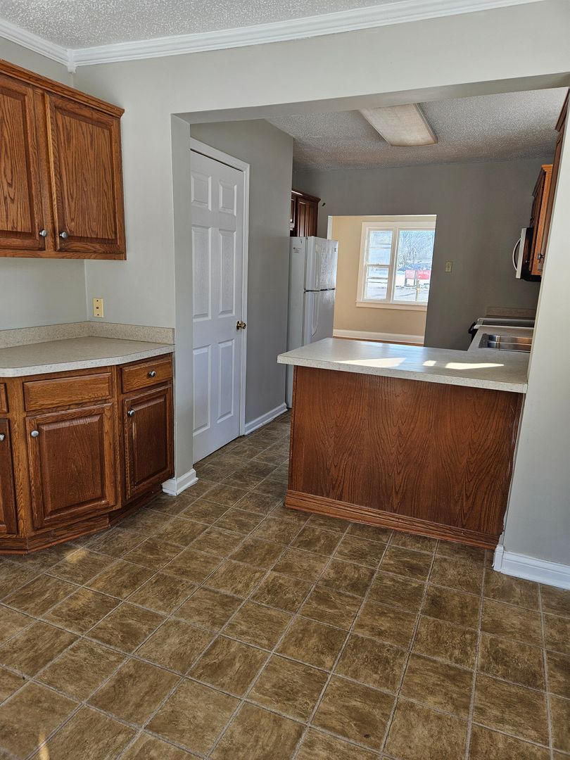 New Albany House: 2789 Charlestown Rd.