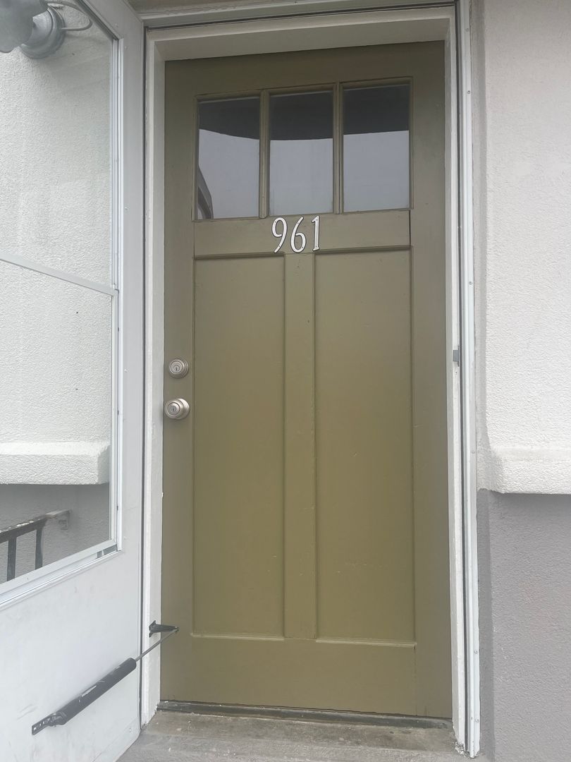 Jeffersonville Apartment: 955 E. Maple St