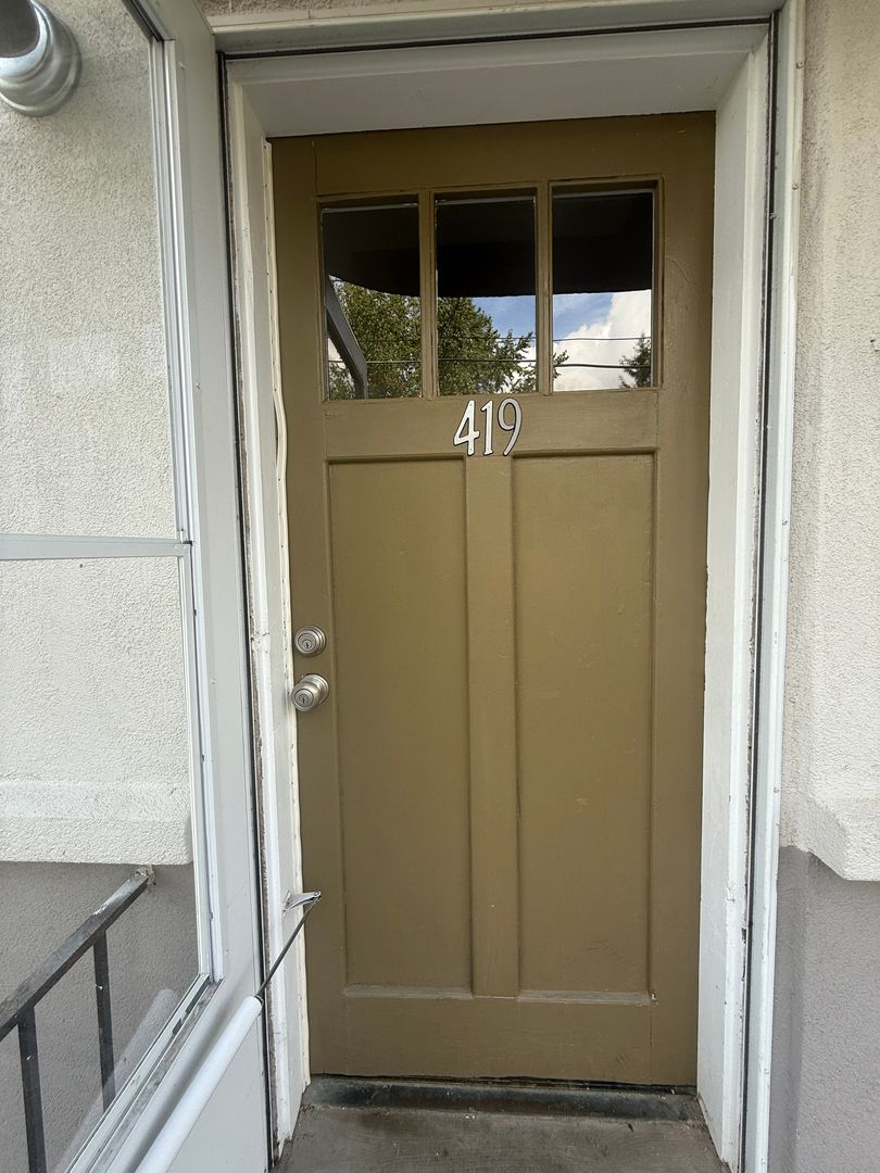 Jeffersonville Apartment: 955 E. Maple St