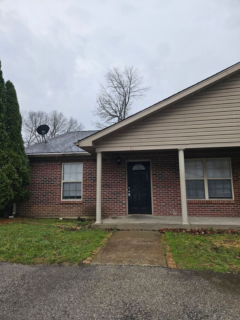 Jeffersonville Apartment: 104 Bittersweet Rd