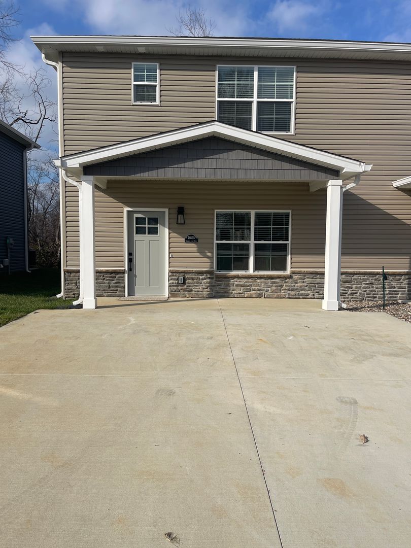 Sellersburg House: 1026 Sweet Amy Way