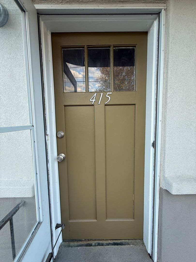 Jeffersonville Apartment: 955 E. Maple St