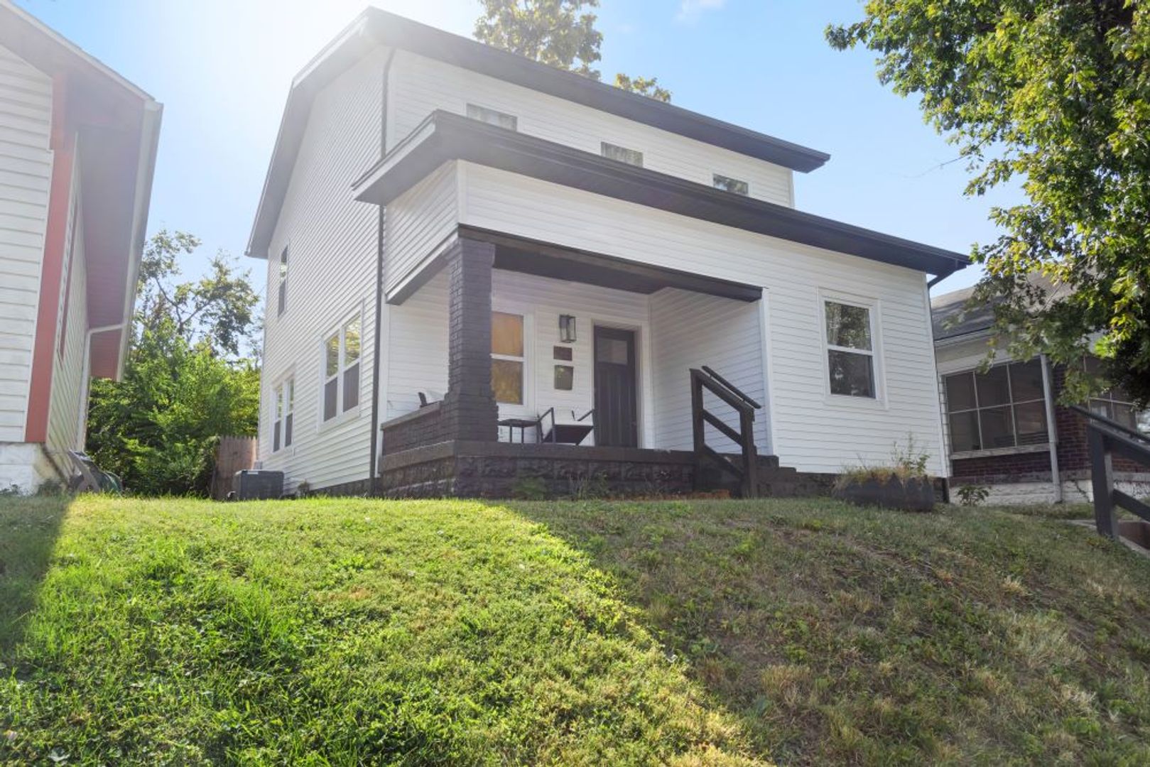Jeffersonville House: 622 Ninth St East