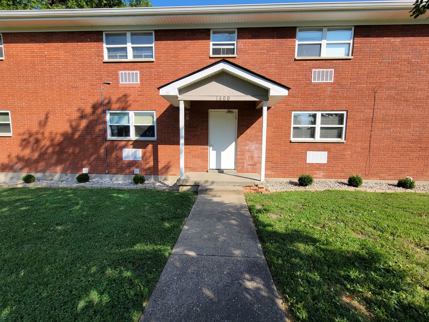New Albany Apartment: 1409 McDonald Ave.