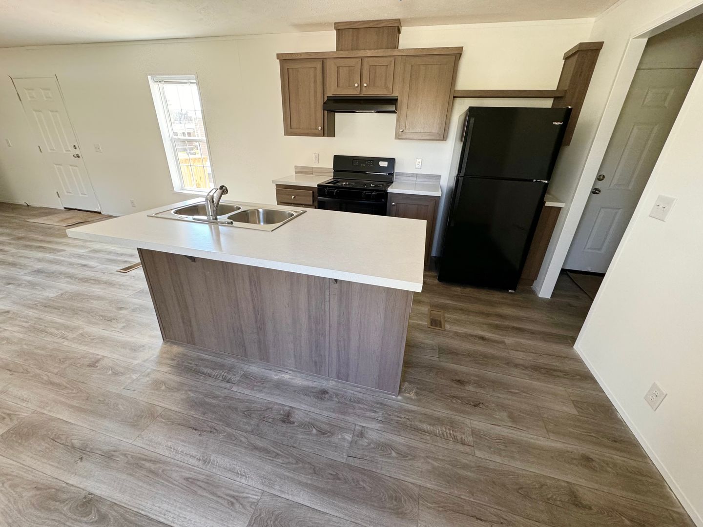 Weston Apartment: 4311 Schofield Avenue