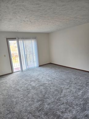 HUGE Two Bedroom in Dundee! – photo 1