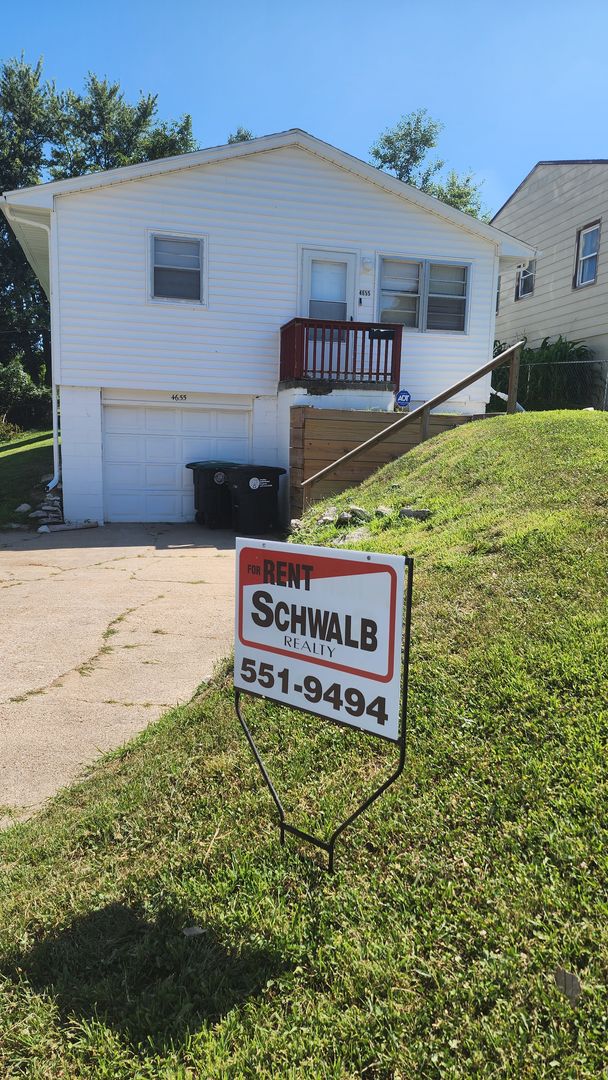 Omaha House: 4655 Curtis Ave