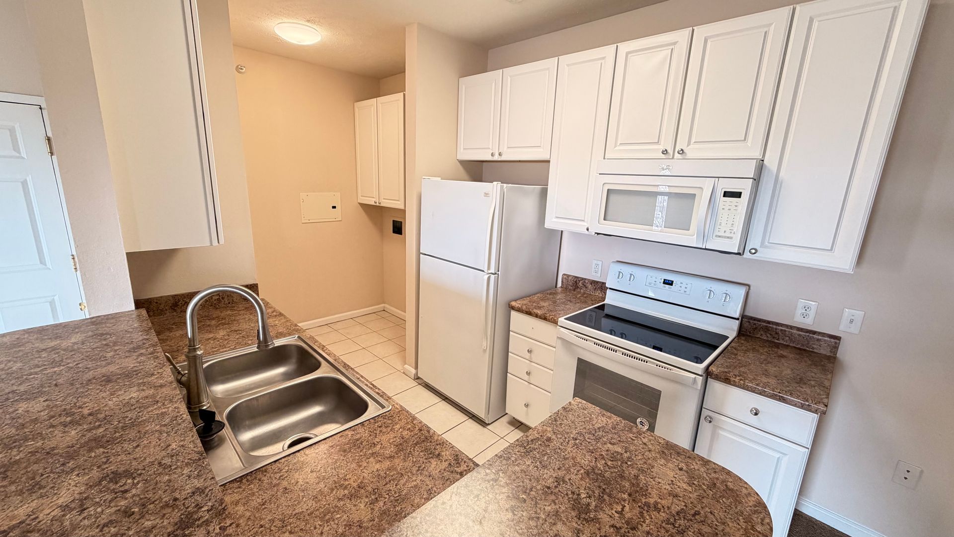 OMAHA Apartment: HILLSBOROUGH POINTE