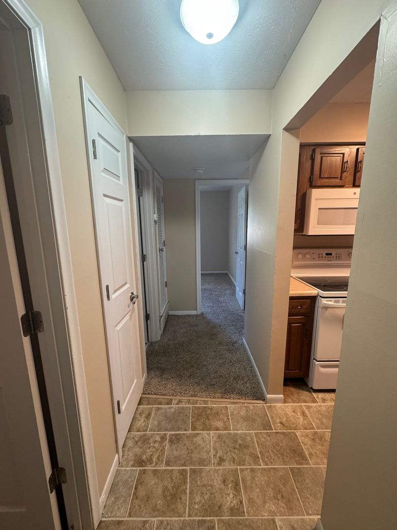 OMAHA Apartment: CHARTER OAK I