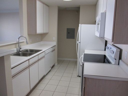 Great 1 Bedroom Apartment with Second Floor Balcony View – photo 1