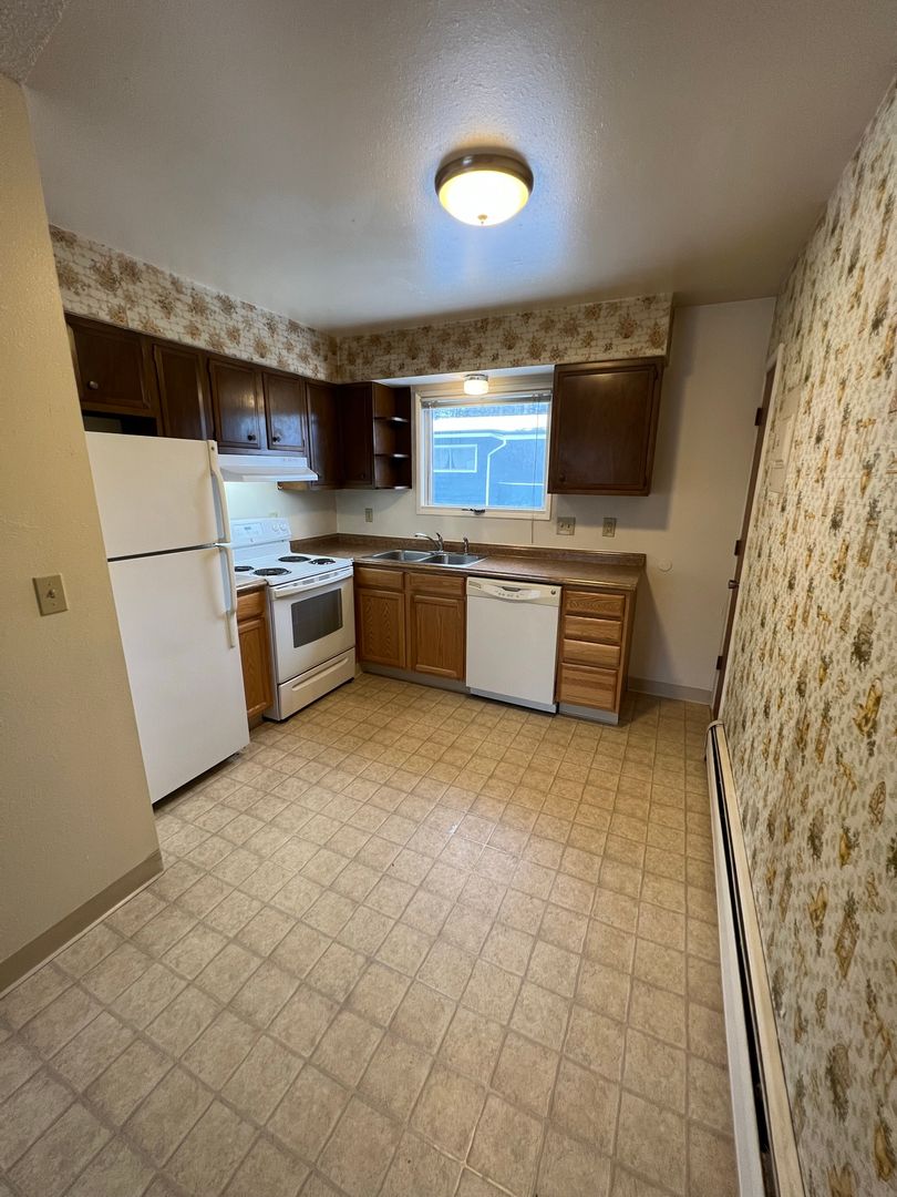 Anchorage Apartment: 1642 Beaver Place