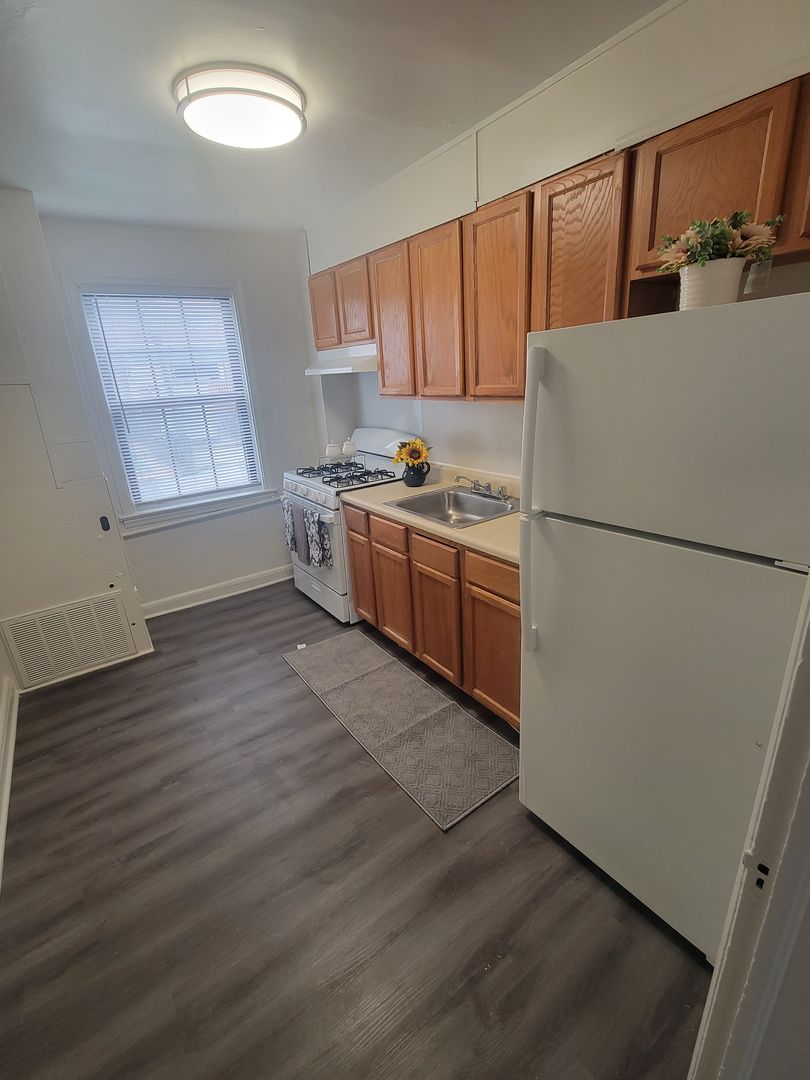 Baltimore Apartment: 201 S. Beechfield Avenue
