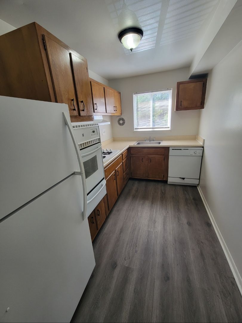 Baltimore Apartment: 220 Stonecroft Road
