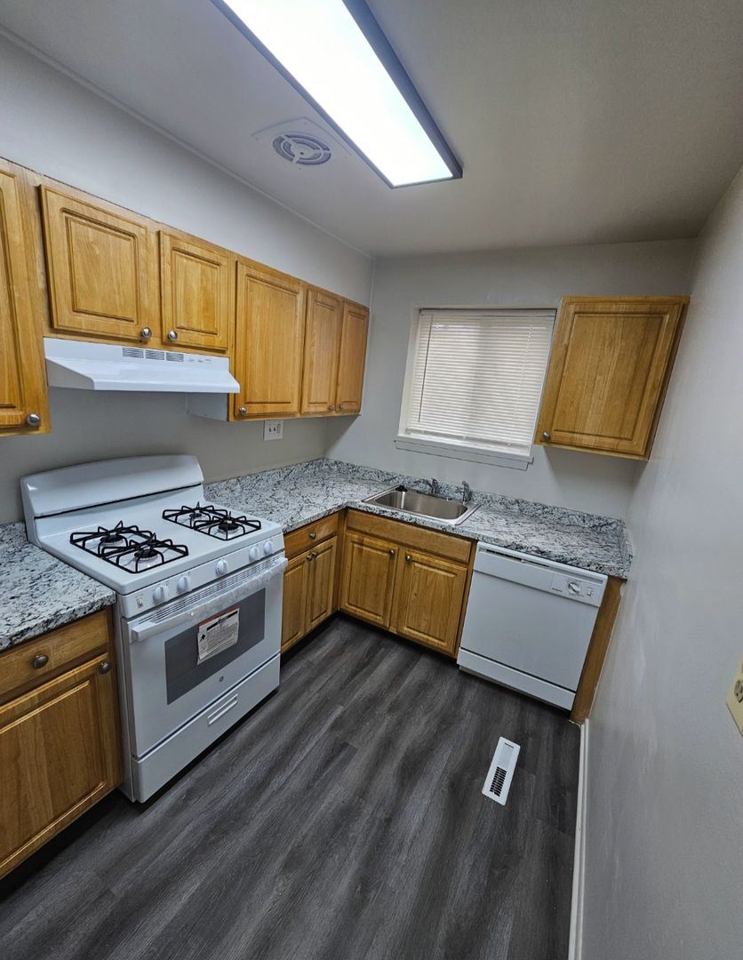 Baltimore Apartment: 220 Stonecroft Road
