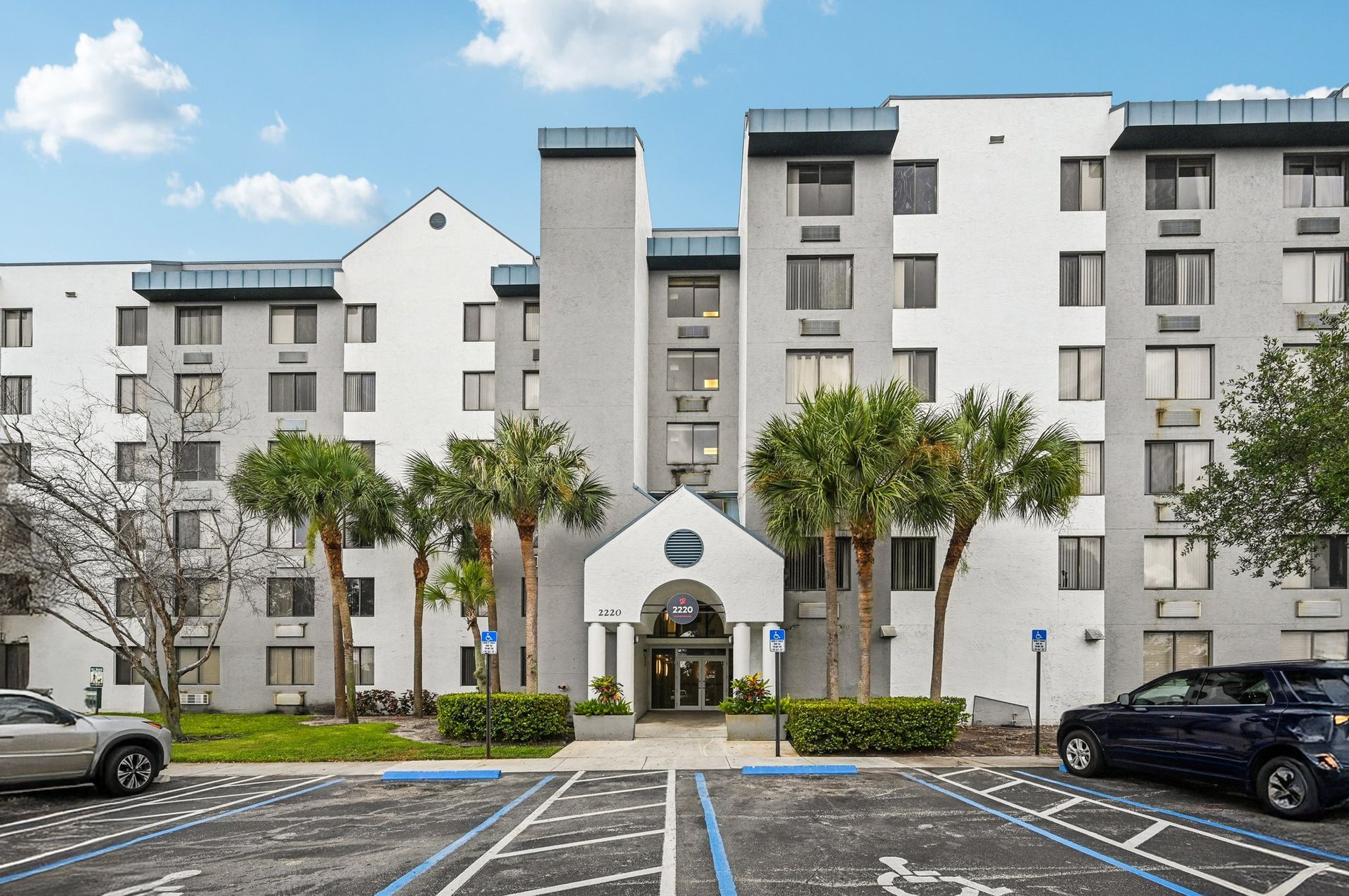 West Palm Beach Apartment: 2210 N Australian Ave