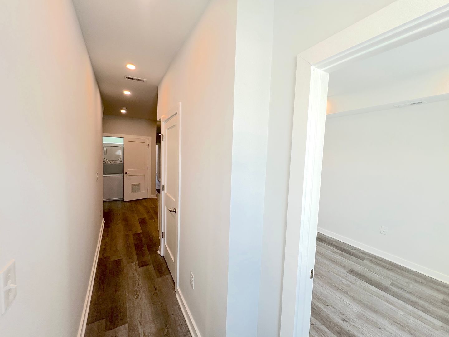 Washington Apartment: 1516 18th St SE