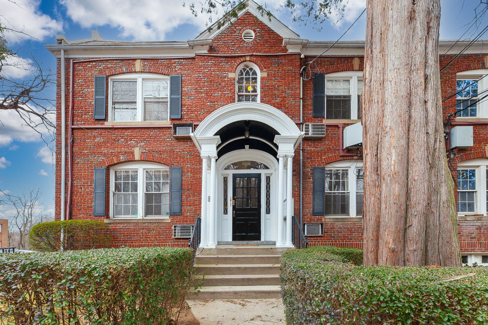 Washington Apartment: 2500 41st Street NW