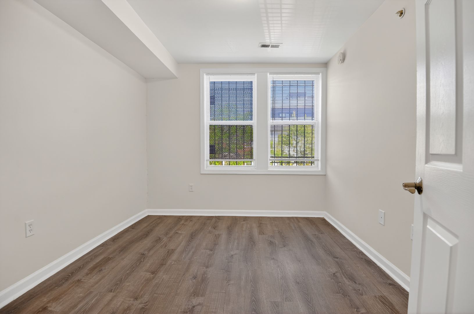 Washington Apartment: 1273 Meigs Place NE